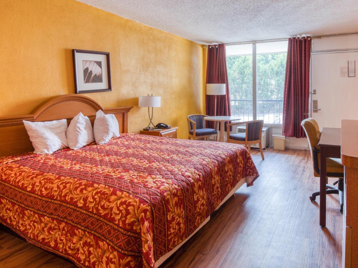Budgetel Inn & Suites Форест-Парк Екстер'єр фото